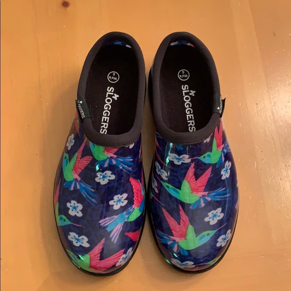 Sloggers Women's Navy Hummingbird Garden Clogs
